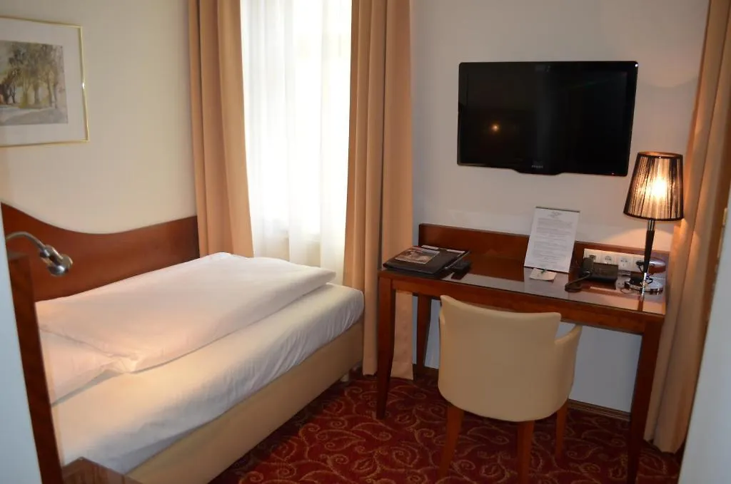 Hotel Jaeger - Family Tradition Since 1911 Vienna 4*,  Austria