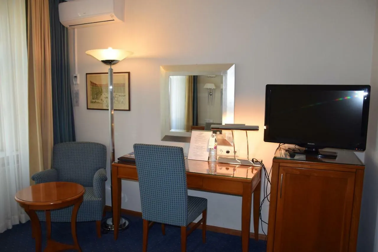 Hotel Jaeger - Family Tradition Since 1911 Vienna 4*,